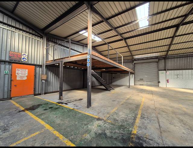 2,314M² WAREHOUSE TO LET IN WADEVILLE